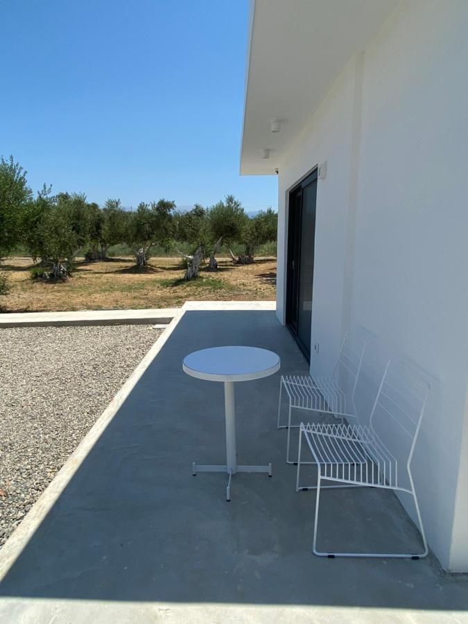 Lefko Apartments Tavronitis Екстериор снимка